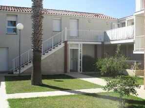 Exterior - Beautiful 2-bedroom seafront apartment (SAINT-CYPRIEN)