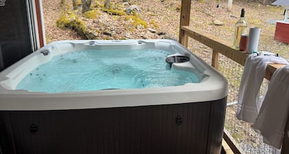 Fayetteville, WV & Summersville, WV Proximity new built cabin w firepit & hottub