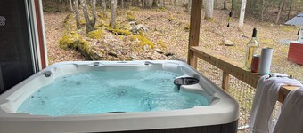 Fayetteville, WV & Summersville, WV Proximity new built cabin w firepit & hottub