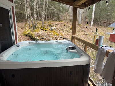 Fayetteville, WV & Summersville, WV Proximity new built cabin w firepit & hottub
