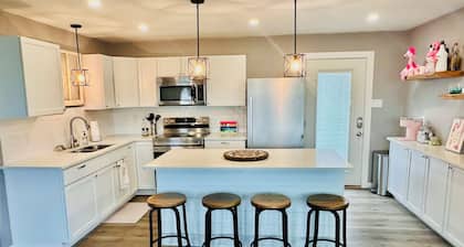 Charming 2-bedroom house in Rockport with AC, WiFi. Enjoy your stay