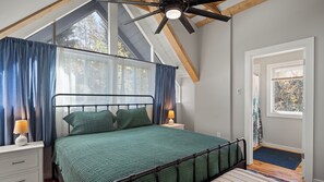 4 slaapkamers, een strijkplank/strijkijzer, wifi, beddengoed