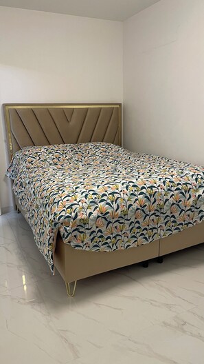4 chambres, fer et planche à repasser, Wi-Fi, literie fournie
