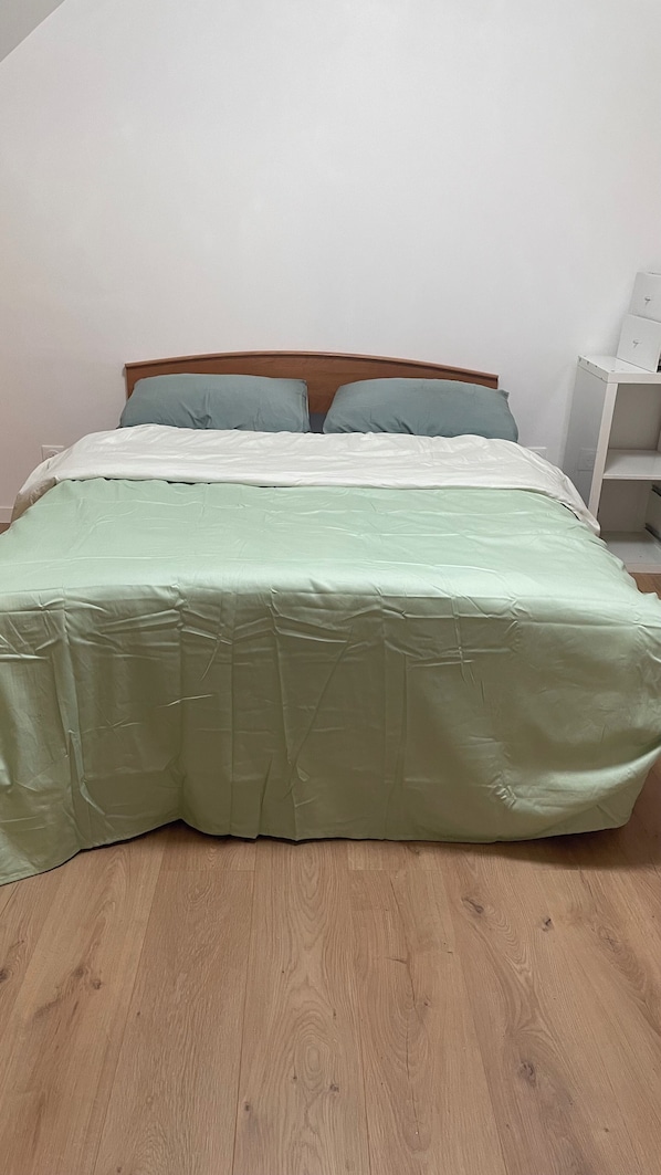4 chambres, fer et planche à repasser, Wi-Fi, draps fournis