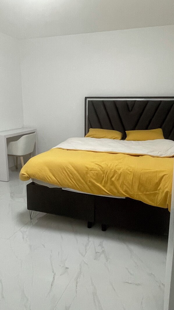 4 bedrooms, iron/ironing board, WiFi, bed sheets - House type Apartment 1st floor (Lieusaint)