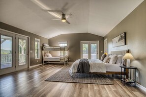 9 bedrooms, desk, travel crib, WiFi - Blue Ridge Mountain Retreat | Sleeps 26 | Pool, Spa, Game Room | Family Reunions (Morganton)