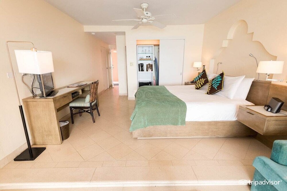 2BR Reefs Southampton Parish Vrbo
