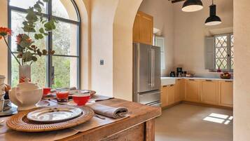 Microonde, forno, piano cottura, lavastoviglie
