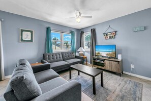 Living area - Gulf Highlands 116r- Sandy Toes & Salty Kisses (Panama City Beach)