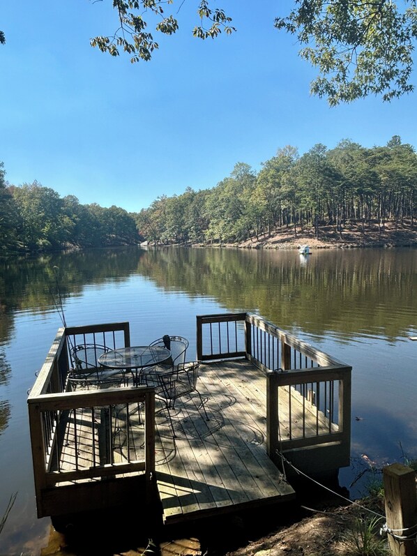 Outdoor dining - Serenity at Little River Canyon with Private Lake and Dock (Fort Payne)