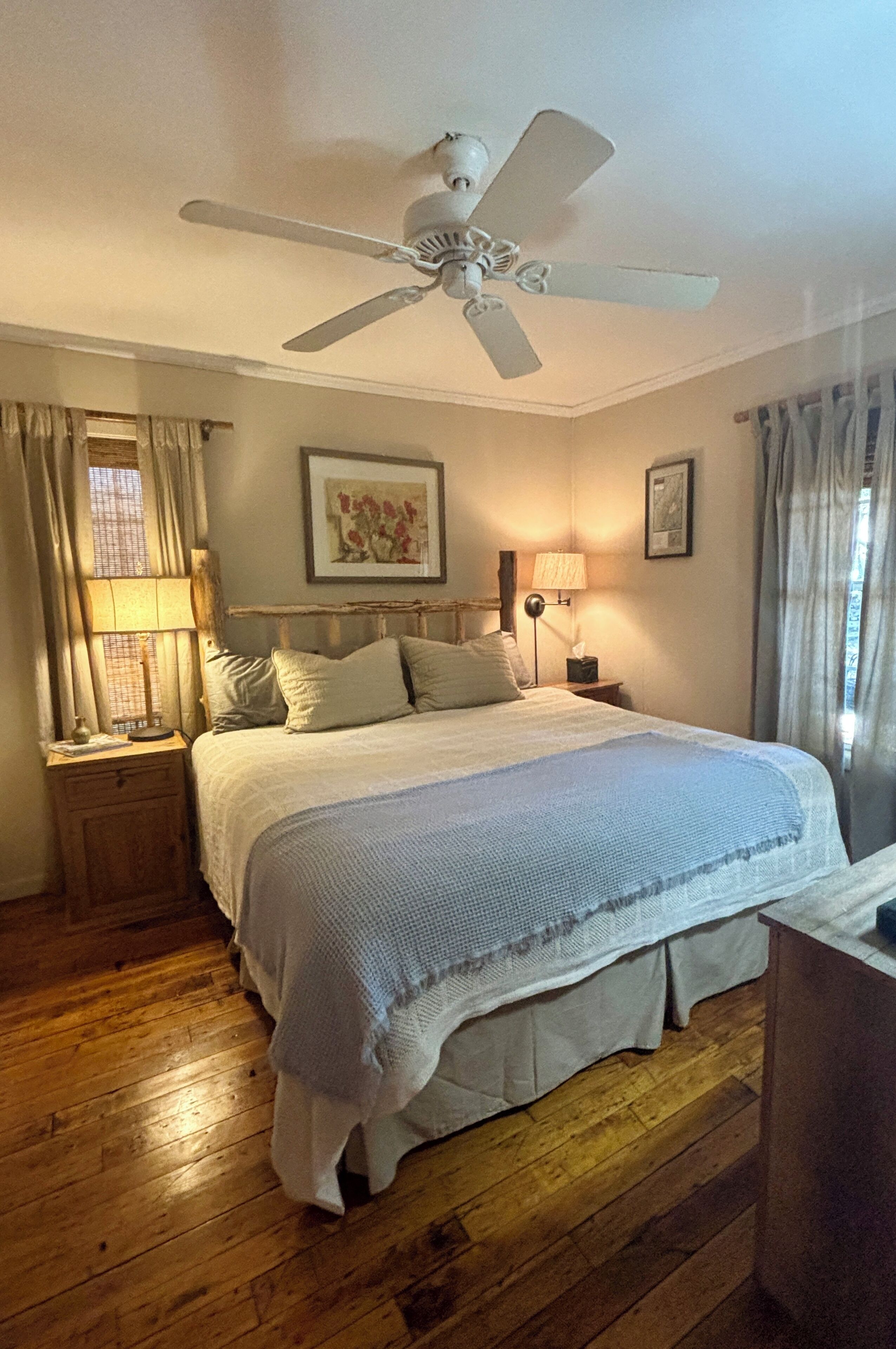 2 habitaciones, tabla de planchar con plancha y cuna de viaje 