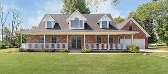 Spacious 4-bedroom house, + bonus rm in Serene Country Setting - sleeps up to 11