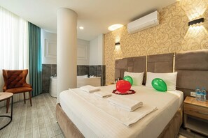 Phòng Premium, 1 giường đôi, quang cảnh thành phố | Bộ trải giường bằng vải cotton Ai Cập, bộ đồ giường cao cấp, bàn 