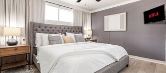 Cozy Quay Pet-Friendly One Level Furnished King Bed Workspace Fuquay-Varina