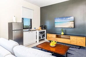 TV - Onyx@Long Bay Retreat-Luxury Stay near Grace Bay (Long Bay Hills)