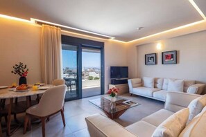 Smart TV - Sea & Mountain Views, Private Rooftop by Chania Beach (Chania)