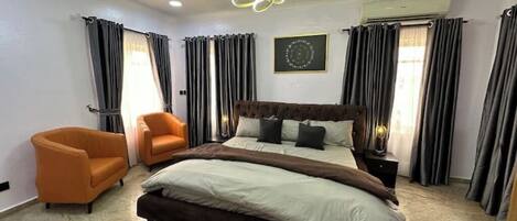 1 soveværelse, strygejern/strygebræt, sengetøj