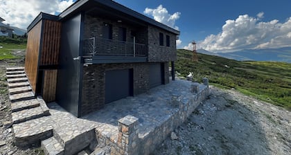 Lovely villa with Jacuzi and the best view in Popova Shapka