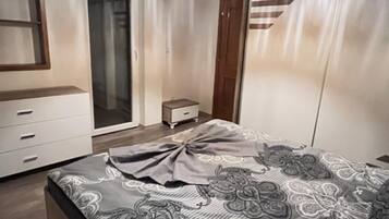 3 chambres, fer et planche Ă repasser, Wi-Fi, draps fournis