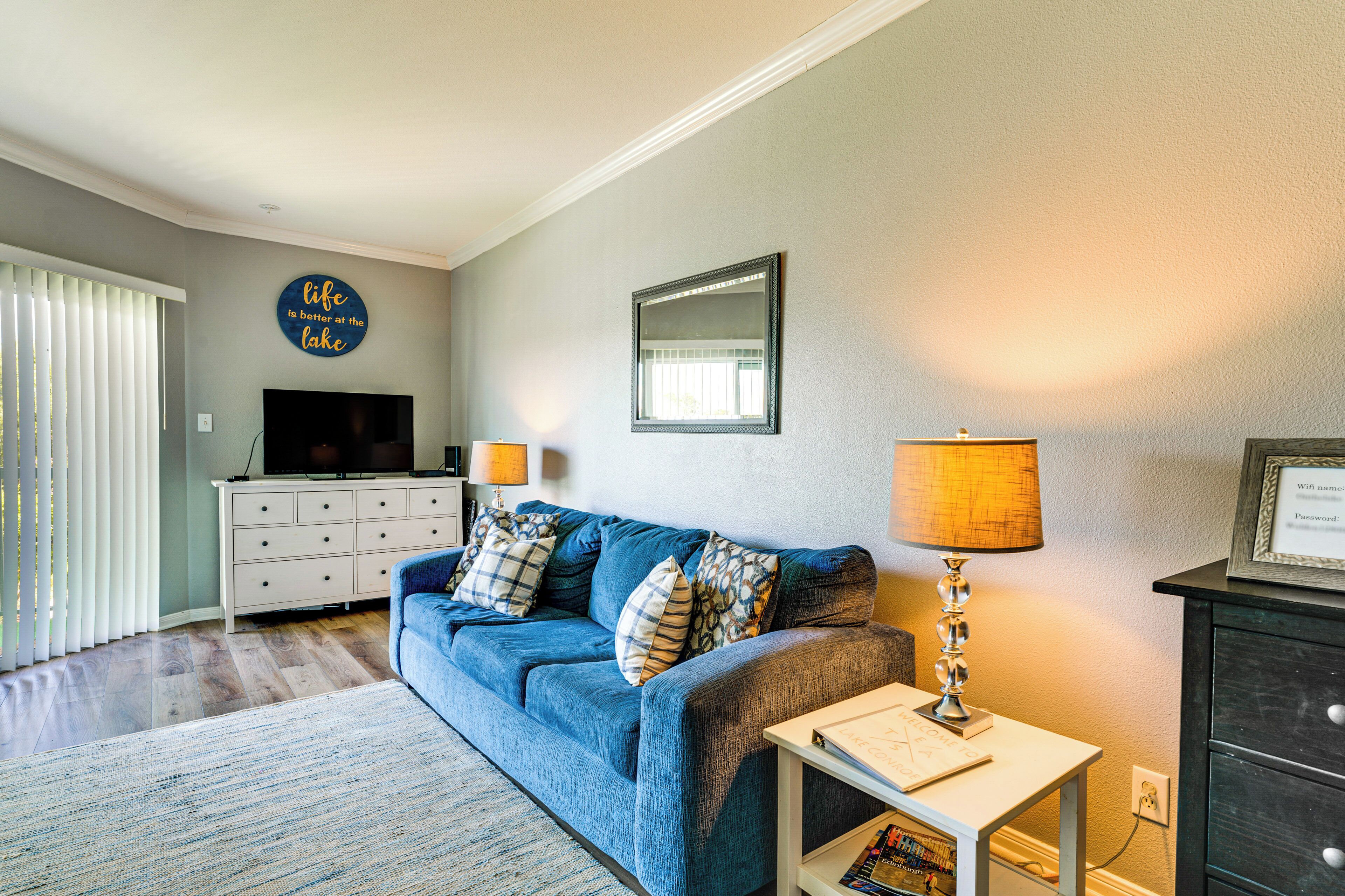 Lake Conroe Condo W/ Pool Access + Balcony! - Lake Conroe, TX