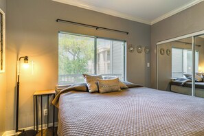 1 bedroom, iron/ironing board, Internet, bed sheets - Lake Conroe Condo w/ Pool Access + Balcony! (Montgomery)