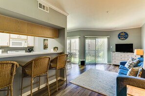 TV - Lake Conroe Condo w/ Pool Access + Balcony! (Montgomery)