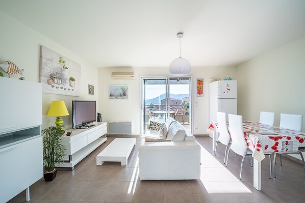 TV - Al Balcó Català - Appt avec terrasse et piscine (Collioure)