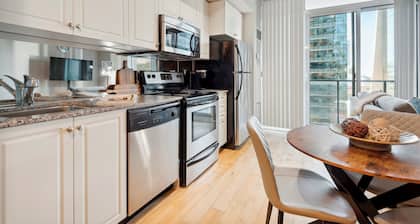 Beautiful and Stylish 1 BR Condo in DT Toronto