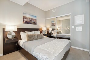 1 chambre, bureau, fer et planche à repasser, accès au Wi-Fi (inclus)