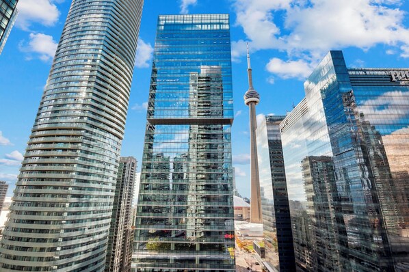 Exterior - Beautiful and Stylish 1 BR Condo in DT Toronto (Toronto)