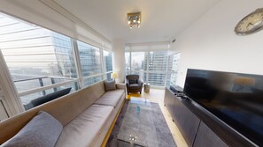 TV - Beautiful and Stylish 2 BR Condo in DT Toronto (Toronto)