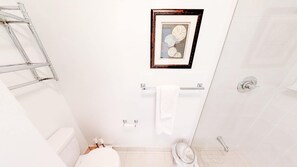Hair dryer, towels - Beautiful and Stylish Studio Condo in DT Toronto (Toronto)