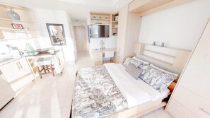 Desk, iron/ironing board, free WiFi, bed sheets - Beautiful and Stylish Studio Condo in DT Toronto (Toronto)