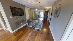 Interior - Charming 3-BR Condo in DR Toronto (Toronto)