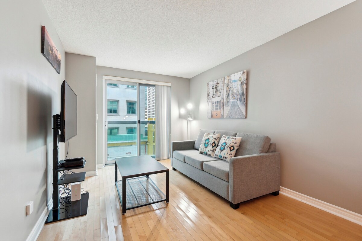 Cozy 1-BR Condo in DT Toronto