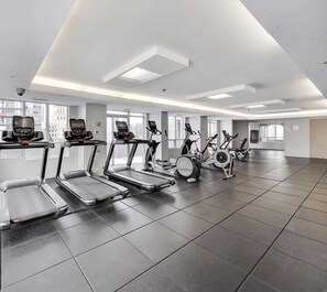 Fitness facility - Modern 2-BR Condo DT Toronto (Toronto)
