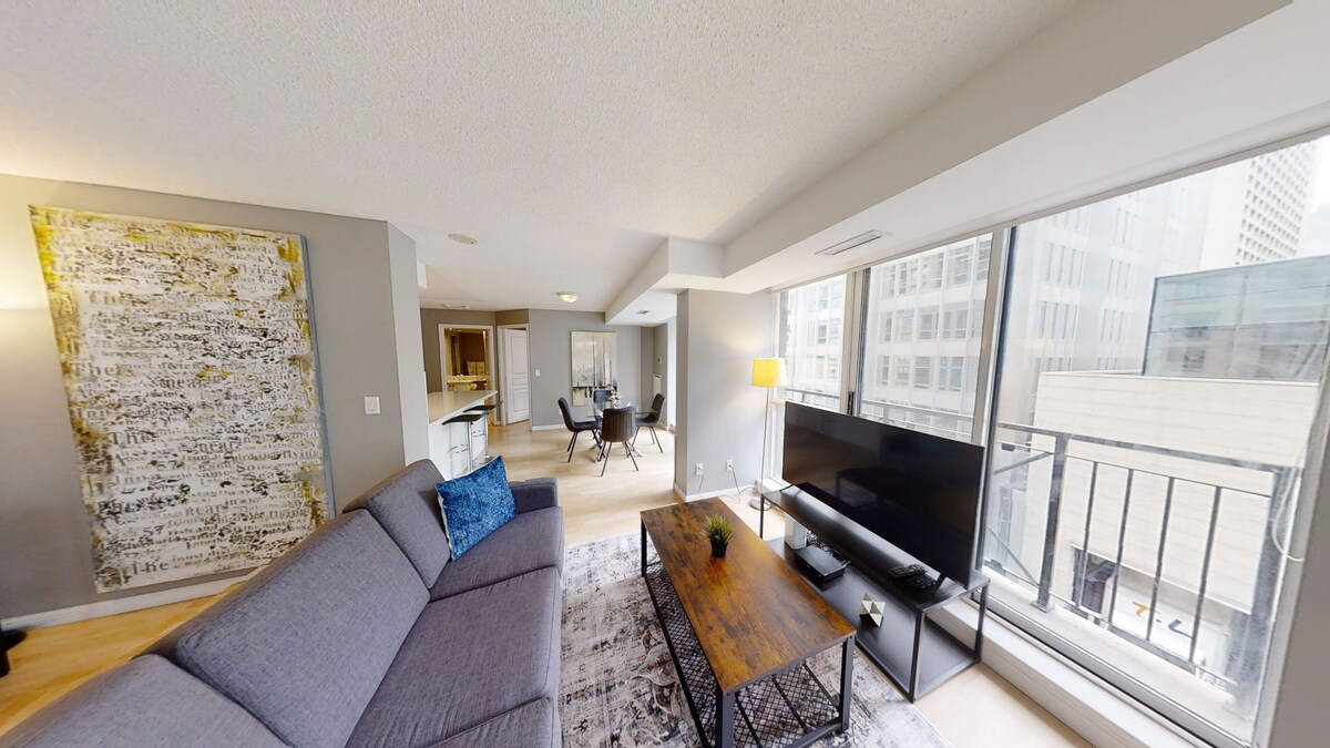 Modern 3-BR Condo DT Toronto