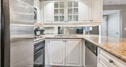 Modern Studio Condo DT Toronto