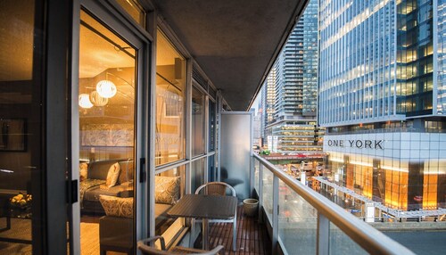 Amazingly Spacious 2-BR Condo in DT Toronto