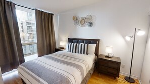 1 bedroom, desk, iron/ironing board, free WiFi - Comfortable 1-BR Condo in DT Toronto (Toronto)