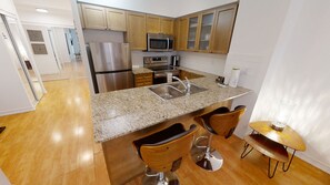 Fridge, microwave, oven, stovetop - Comfortable 1-BR Condo in DT Toronto (Toronto)