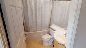 Hair dryer, towels - Comfortable 2-BR Condo in DT Toronto (Toronto)