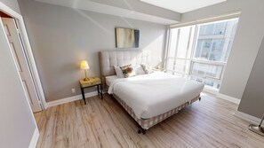 2 chambres, bureau, fer et planche à repasser, accès au Wi-Fi (inclus)