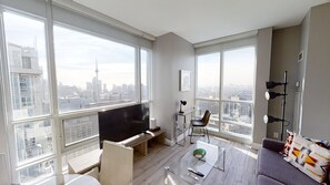TV - Comfortable 2-BR Condo in DT Toronto (Toronto)