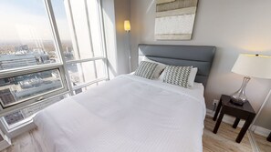2 chambres, bureau, fer et planche à repasser, accès au Wi-Fi (inclus)