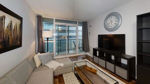 TV - Spacious 1-BR Condo in DT Toronto (Toronto)