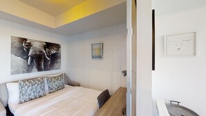 Room - Fully-Equipped 3-BR Condo in DT Toronto (Toronto)