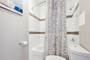 Hair dryer, towels - Lovely 3-BR in DT Toronto (Toronto)