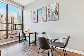 Dining - Lovely 1+1-BR in DT Toronto (Toronto)