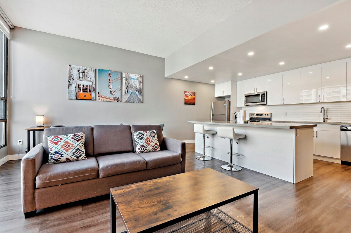 Lovely 1+1-BR in DT Toronto